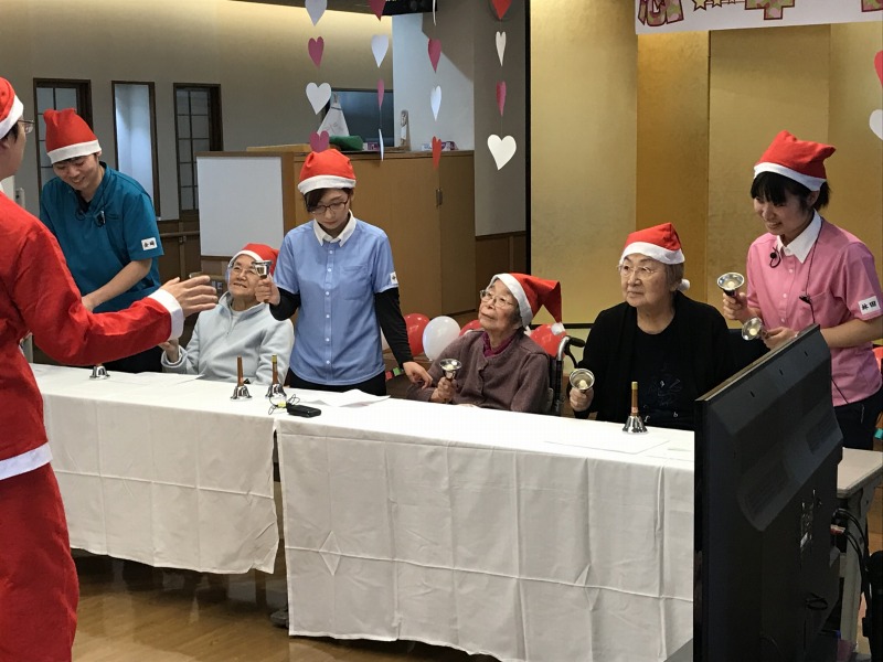 入所科4F忘年会 ハンドベル