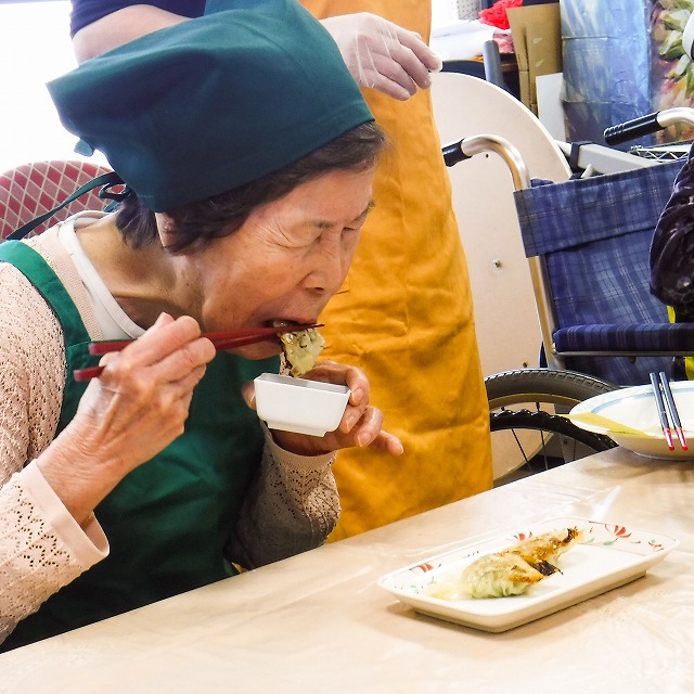 餃子　対決