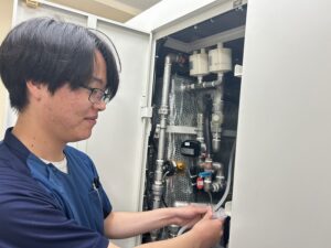 新人紹介黒髪
