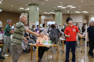 地域支援　ダーツ大会　プレー