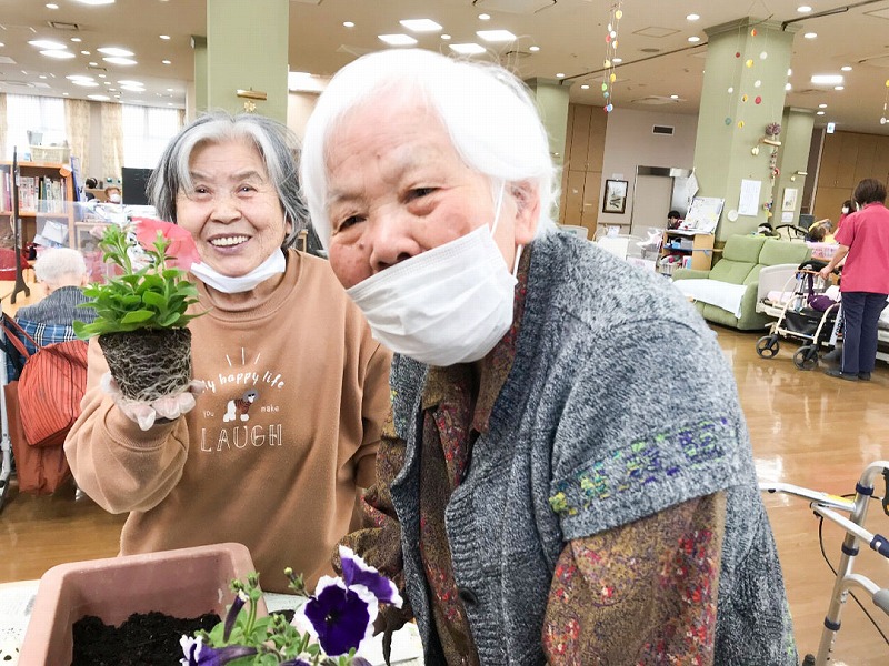 庭いじり　赤とんぼ