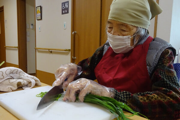 小規模多機能ホーム赤とんぼ長嶺 餃子パーティー アイキャッチ